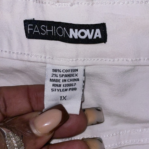 Fashion Nova  white pants 1 X - Picture 4 of 5